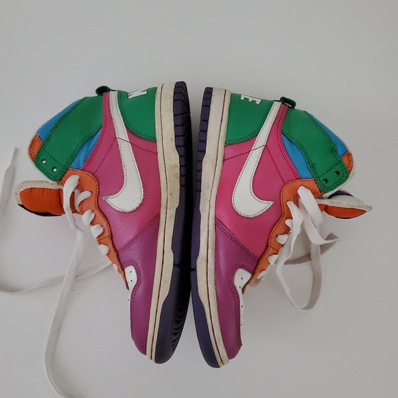 Nike Shoes - 2009 Nike High Top High Dunk Vintage Sneakers